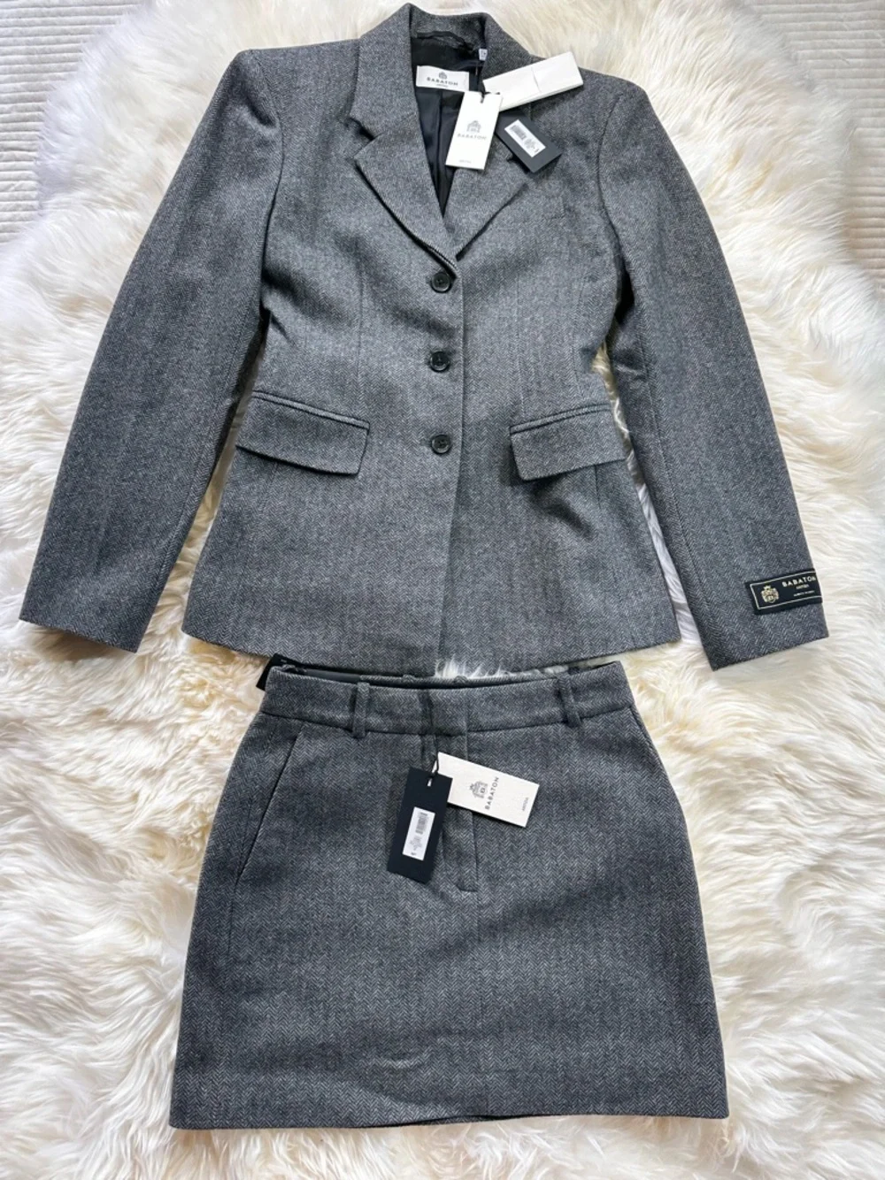 Aritzia Babaton Standout Blazer Suit Set – Blazer & Skirt | Size 4/2 | NWT - Picture 2 of 13